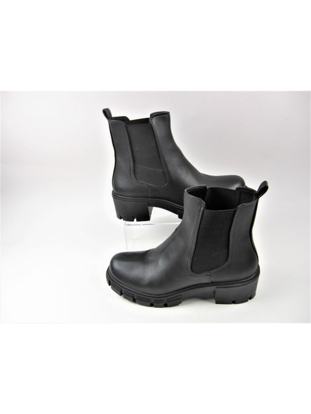 Madden Girl Women's Tessa Chelsea Boot Black Size 10 pre-owned